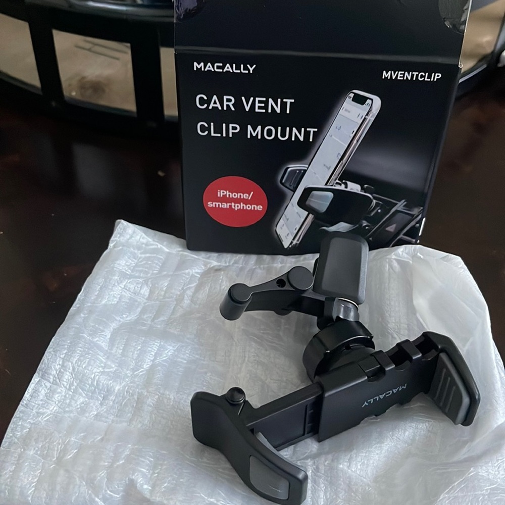 Macally’s car vent clip mobile device holder